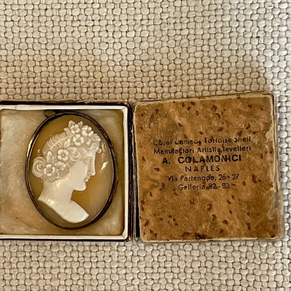 Colomonici Vintage Cameo Pendant